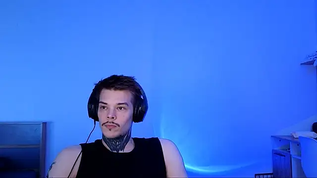 Snapshot of DENIS_HERE chatting on November 27, 2025, 6:19 pm DENIS HERE online show from November 27, 2025, 6:19 pm