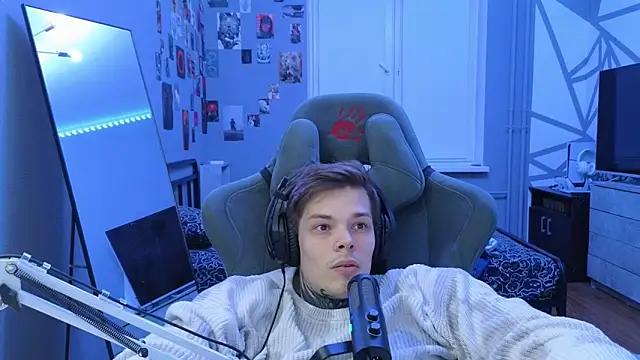 Snapshot of DENIS_HERE chatting on March 1, 2025, 8:42 pm DENIS HERE online show from March 1, 2025, 8:42 pm