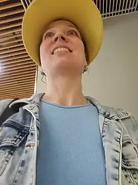 Exhibitionsplit online show from February 17, 2025, 1:11 pm