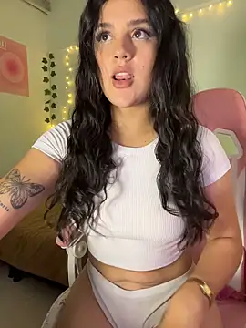 Snapshot of violet-333 chatting on February 13, 2026, 2:17 pm violet-333 online show from February 13, 2026, 2:17 pm