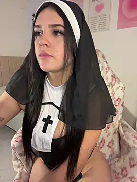 violet-333 online show from May 13, 2026, 3:41 pm