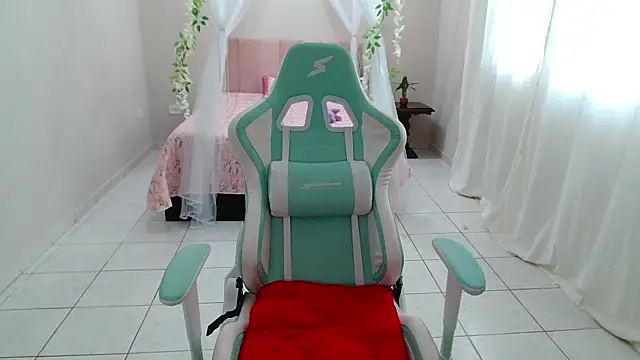 Ahrya  online show from November 26, 2025, 4:51 pm