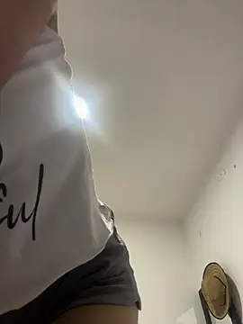 Snapshot of cristel_17 chatting on January 15, 2026, 9:07 pm cristel 17 online show from January 15, 2026, 9:07 pm