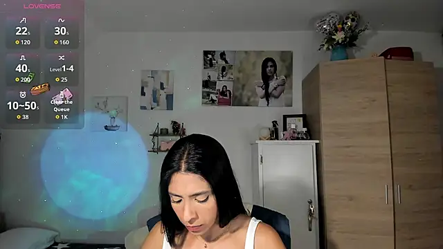 VeronikaOlsen online show from October 28, 2025, 1:39 am