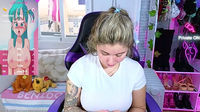 Snapshot of Tawny_cox chatting on March 7, 2025, 4:33 pm Tawny cox online show from March 7, 2025, 4:33 pm