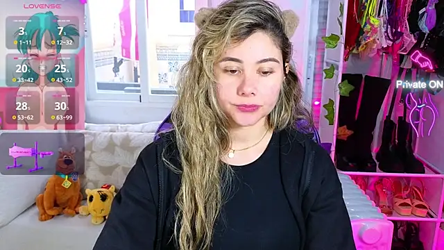 Snapshot of Tawny_cox chatting on February 19, 2025, 10:45 am Tawny cox online show from February 19, 2025, 10:45 am