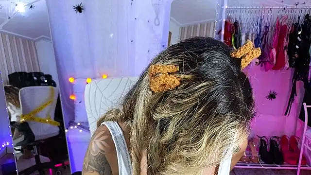 Snapshot of Tawny_cox chatting on October 21, 2025, 5:40 am Tawny cox online show from October 21, 2025, 5:40 am