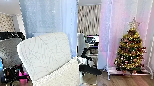 Tawny cox online show from December 4, 2025, 9:19 am