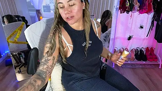 Snapshot of Tawny_cox chatting on October 27, 2025, 3:02 pm Tawny cox online show from October 27, 2025, 3:02 pm