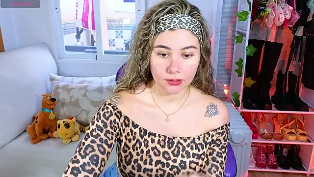 Snapshot of Tawny_cox chatting on February 27, 2025, 1:28 pm Tawny cox online show from February 27, 2025, 1:28 pm