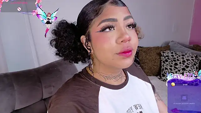 foxxy-lov3 online show from February 25, 2026, 1:22 pm