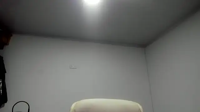 dominique21  online show from October 5, 2025, 1:07 am