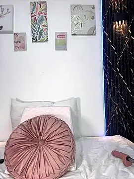 danisaenz  online show from October 2, 2025, 9:18 pm