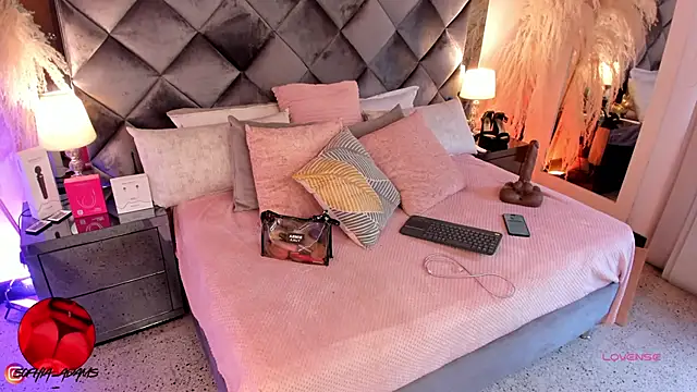 sofhiaa adaams online show from September 21, 2025, 5:51 pm