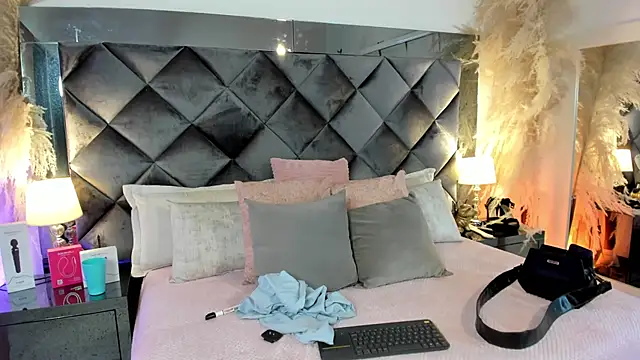 sofhiaa adaams online show from September 23, 2025, 11:12 pm