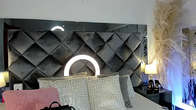 sofhiaa adaams online show from October 18, 2025, 10:12 pm