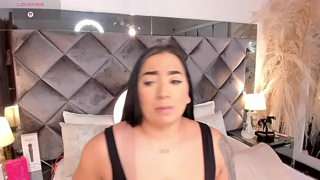 sofhiaa adaams online show from November 18, 2025, 9:29 pm