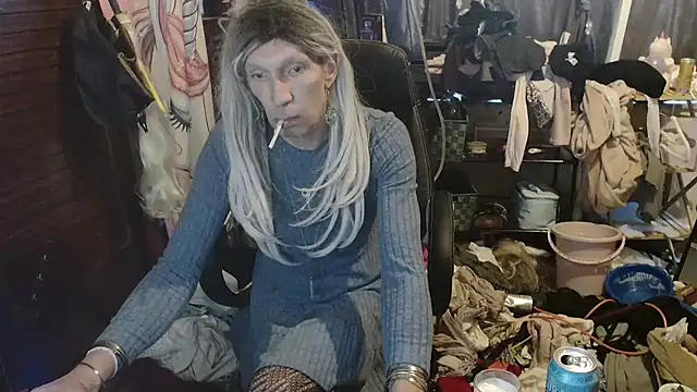 Ombeline1 online show from December 15, 2025, 11:27 am