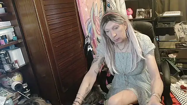 Ombeline1 online show from April 13, 2026, 5:44 am