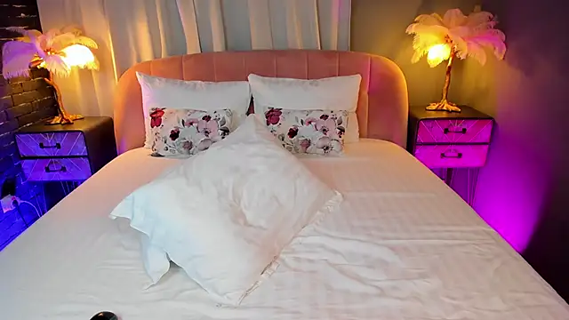 AmedeeaBanks online show from November 17, 2025, 8:57 pm