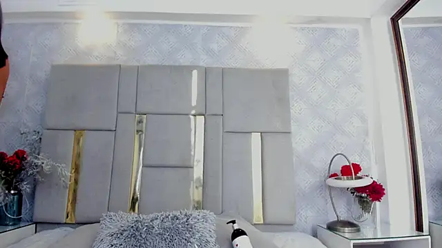 Camilaa Sanchez  online show from September 24, 2025, 12:22 pm