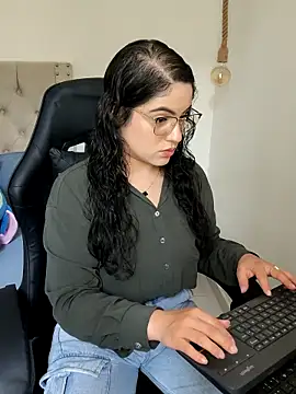 Lia Hurley online show from March 22, 2025, 8:37 pm