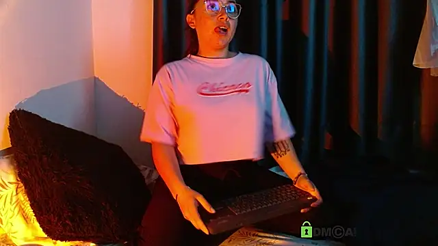 Hot Candy  online show from September 18, 2025, 2:14 am