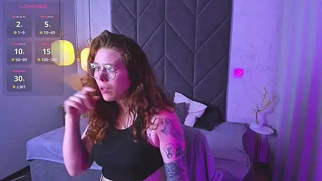 SophiePure online show from October 4, 2025, 8:54 pm