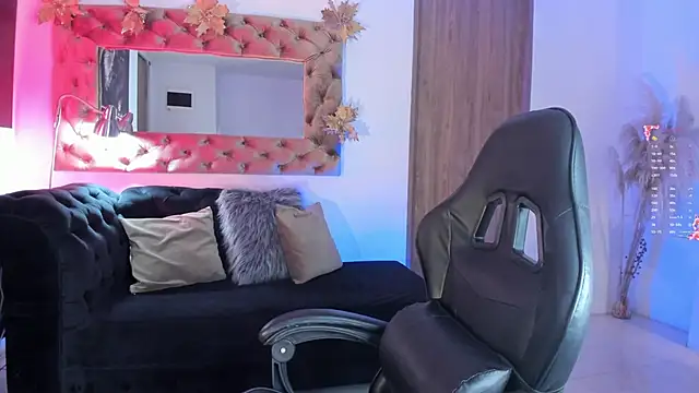 AmelyaMann online show from May 25, 2026, 1:21 pm