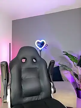 Snapshot of alina_cruz chatting on October 15, 2025, 12:09 am alina cruz online show from October 15, 2025, 12:09 am