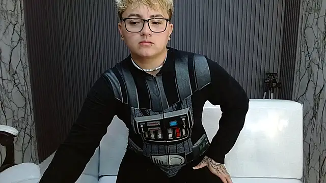 isabeautyx19 online show from October 13, 2025, 12:12 am