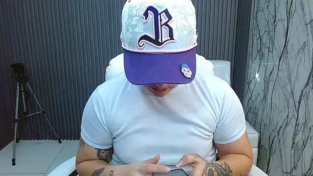 isabeautyx19 online show from September 15, 2025, 2:50 pm