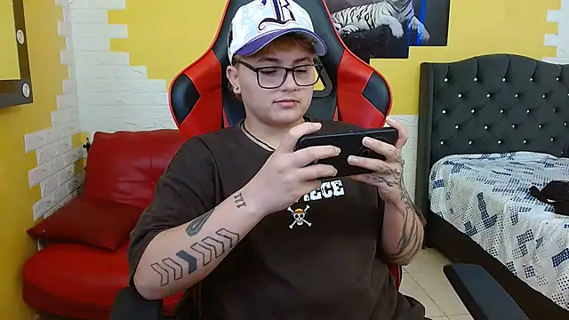 isabeautyx19 online show from September 9, 2025, 2:10 am