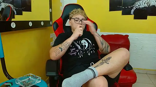 isabeautyx19 online show from October 12, 2025, 2:46 am