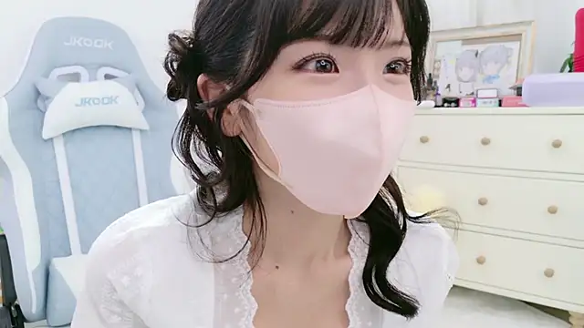 -minami- online show from September 23, 2025, 3:13 am