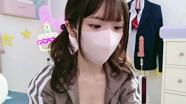 -minami- online show from February 2, 2025, 3:32 am