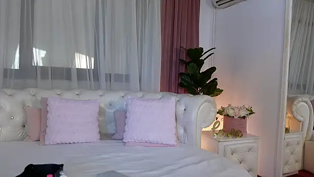Snapshot of NinaCrystal1 chatting on June 14, 2026, 8:26 am NinaCrystal1 online show from June 14, 2026, 8:26 am