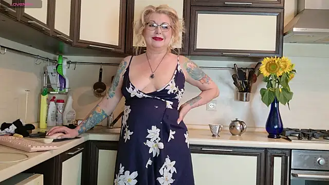 Snapshot of -Yourwoman- chatting on July 9, 2026, 4:39 pm -Yourwoman- online show from July 9, 2026, 4:39 pm
