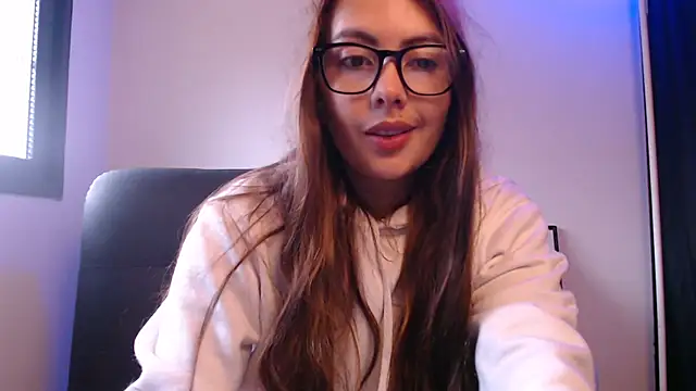 Snapshot of lalawhitte chatting on April 23, 2026, 11:49 am lalawhitte online show from April 23, 2026, 11:49 am