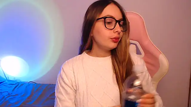 lalawhitte online show from October 9, 2025, 9:15 pm