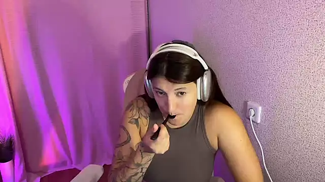 Katrin  kiss online show from October 16, 2025, 1:52 pm