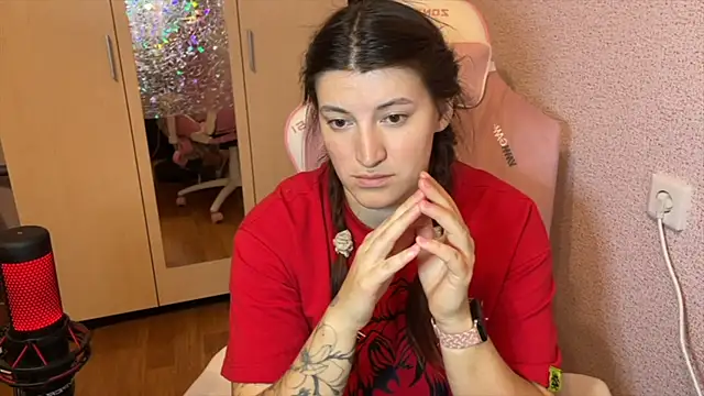 Katrin  kiss online show from February 11, 2026, 7:36 pm