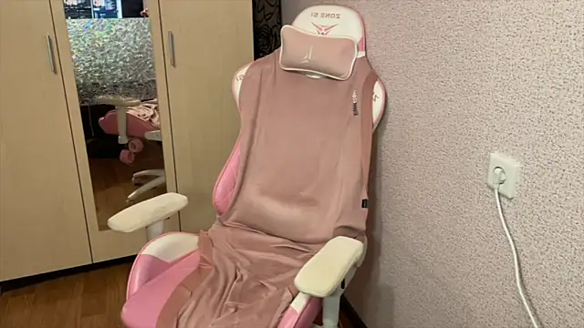 Katrin  kiss online show from March 6, 2026, 6:25 pm