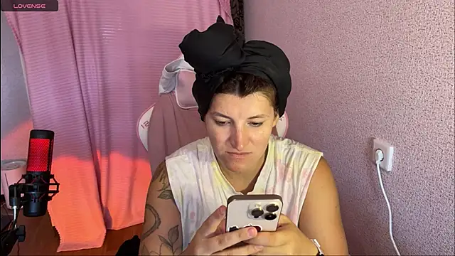 Katrin  kiss online show from September 23, 2025, 1:18 pm