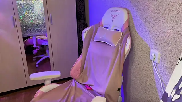 Katrin  kiss online show from April 5, 2026, 10:38 pm