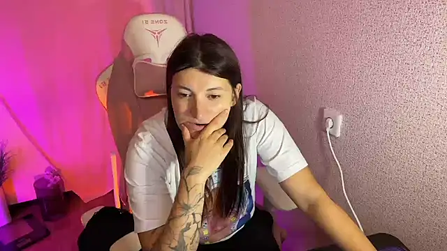 Katrin  kiss online show from October 23, 2025, 4:16 pm