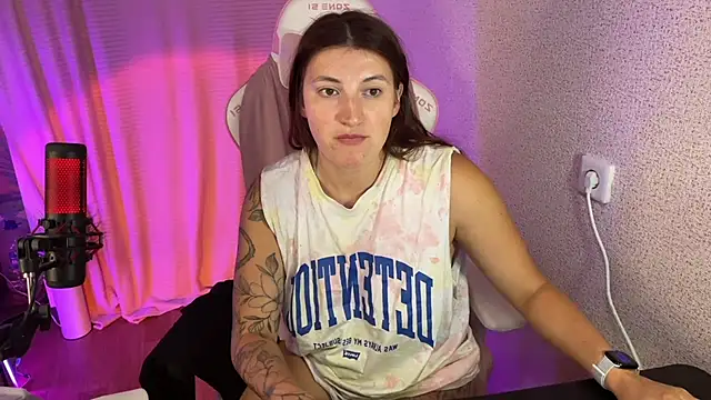 Katrin  kiss online show from October 3, 2025, 7:59 pm