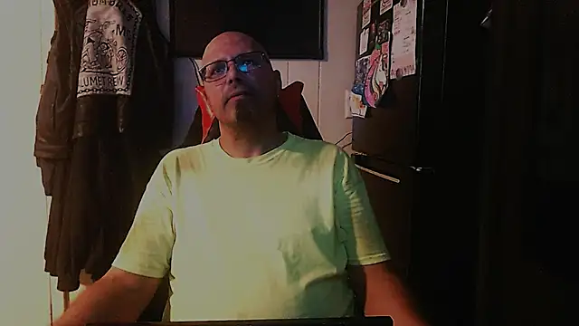 KrazyLegz online show from September 17, 2025, 9:39 pm