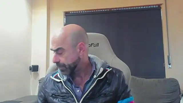 Snapshot of Bicopflirt chatting on February 5, 2026, 2:13 pm Bicopflirt online show from February 5, 2026, 2:13 pm