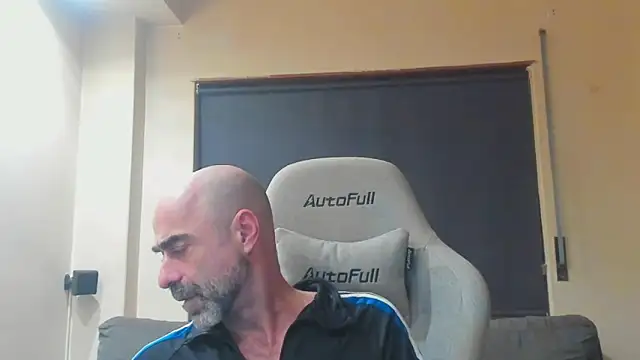 Snapshot of Bicopflirt chatting on February 17, 2026, 12:41 am Bicopflirt online show from February 17, 2026, 12:41 am